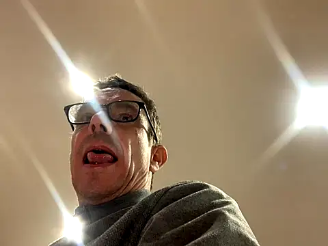 Snapshot of Kenhornu chatting on November 2025 05:01:02 PM Kenhornu online show from November 2025 05:01:02 PM