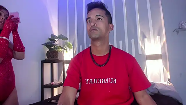 Snapshot of Nikki_and_Mayk chatting on November 2025 03:50:02 AM Nikki and Mayk online show from November 2025 03:50:02 AM