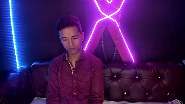 Snapshot of Nikki_and_Mayk chatting on November 2025 02:36:02 AM Nikki and Mayk online show from November 2025 02:36:02 AM