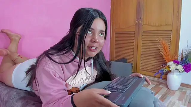 evaa greey online show from February 2025 08:03:01 PM