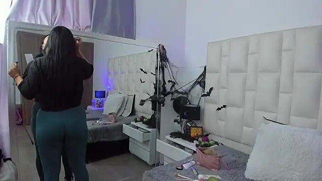 Snapshot of Ariana_rouse chatting on October 2025 04:11:01 PM Ariana rouse online show from October 2025 04:11:01 PM