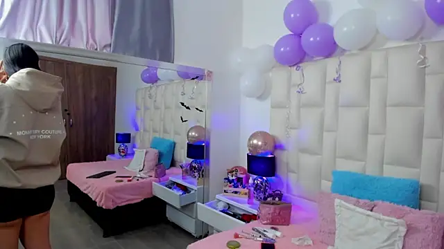 Snapshot of Ariana_rouse chatting on November 2025 04:41:01 PM Ariana rouse online show from November 2025 04:41:01 PM