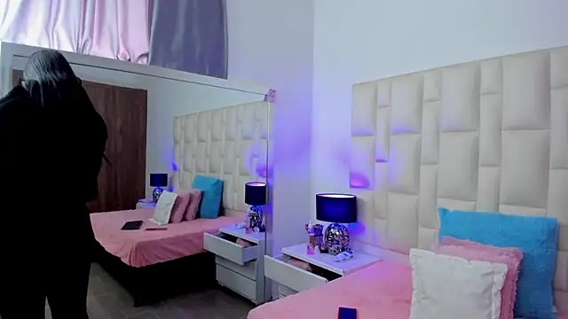 Snapshot of Ariana_rouse chatting on November 2025 04:29:02 PM Ariana rouse online show from November 2025 04:29:02 PM