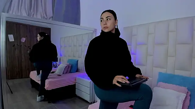 Snapshot of Ariana_rouse chatting on November 2025 05:59:01 PM Ariana rouse online show from November 2025 05:59:01 PM