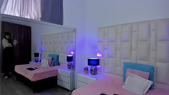 Snapshot of Ariana_rouse chatting on November 2025 05:05:02 PM Ariana rouse online show from November 2025 05:05:02 PM