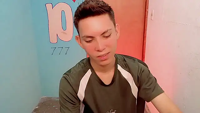 Alexxx lov online show from April 2026 01:05:02 PM