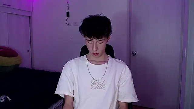 Juanmres online show from April 2026 11:26:01 PM