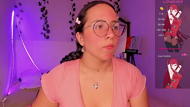 Snapshot of Ludovica6669 chatting on February 2025 05:37:02 PM Ludovica6669 online show from February 2025 05:37:02 PM