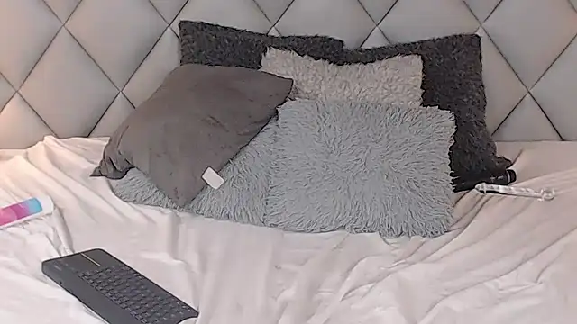 Snapshot of LalyCastro chatting on February 2025 01:25:02 AM LalyCastro online show from February 2025 01:25:02 AM