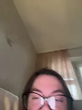 DearAlise online show from December 2025 11:28:02 AM