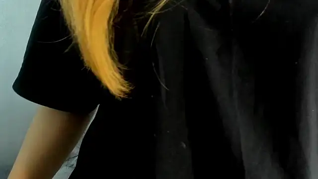 Shanntal  online show from October 2025 07:57:02 PM