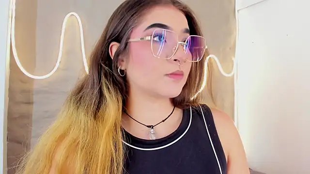 Shanntal  online show from February 2026 07:32:02 PM