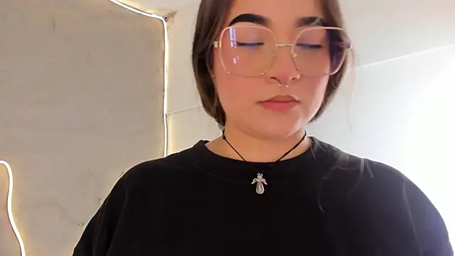 Shanntal  online show from February 2026 07:23:01 PM