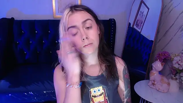 Hela v online show from November 2025 12:16:01 PM