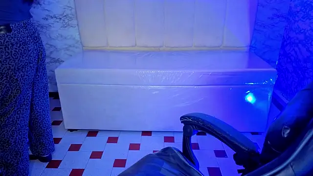 Hela v online show from April 2026 01:00:02 PM