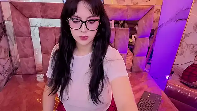 Hela v online show from July 2026 08:11:02 PM