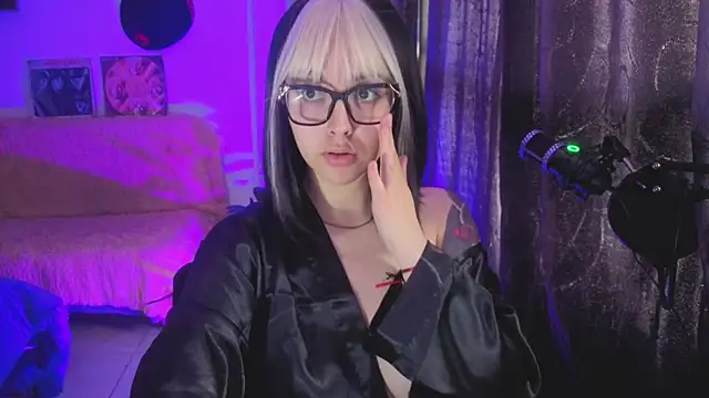 Hela v online show from July 2026 02:08:02 PM