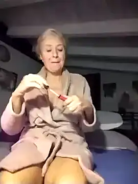 divinaerotica online show from November 2025 05:56:02 PM