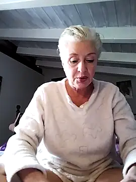 divinaerotica online show from April 2026 01:34:01 PM