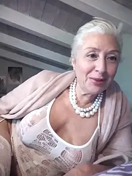 divinaerotica online show from April 2026 04:23:01 PM