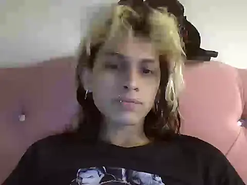 Olivia7u7 online show from October 2025 06:08:01 PM