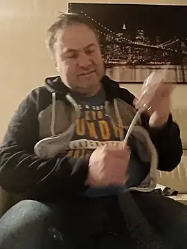 Pourleplasirs online show from February 2025 02:10:02 AM