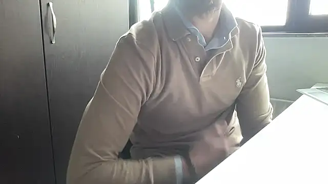 bullyboyy online show from February 2026 12:01:02 PM