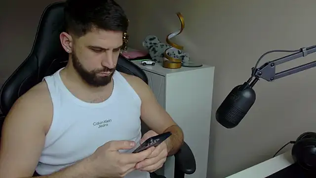 Snapshot of lucas_kazimm chatting on February 2025 02:05:02 PM lucas kazimm online show from February 2025 02:05:02 PM