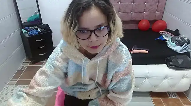 Ariasmithog online show from February 2025 09:59:01 PM