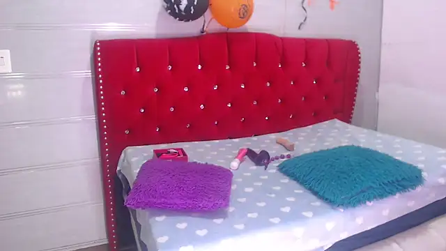 Ariasmithog online show from October 2025 01:00:02 PM