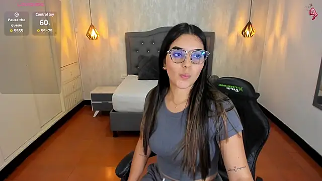 Hadley  online show from February 2025 03:31:02 AM