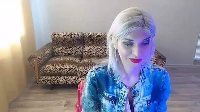 Snapshot of SexyBeatriice chatting on February 2025 07:03:01 AM SexyBeatriice online show from February 2025 07:03:01 AM