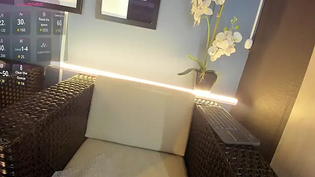 AliDiaz  online show from November 2025 07:47:02 PM