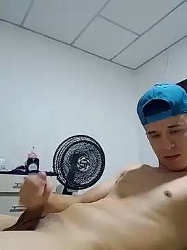 Snapshot of arevalo1124 chatting on February 2025 11:47:01 PM arevalo1124 online show from February 2025 11:47:01 PM