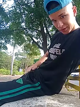 Snapshot of arevalo1124 chatting on September 2025 09:37:01 PM arevalo1124 online show from September 2025 09:37:01 PM