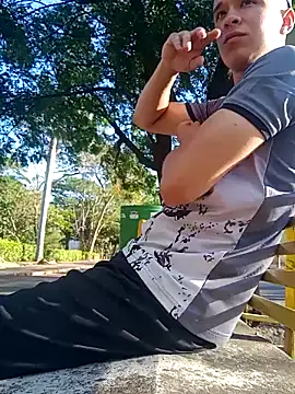 Snapshot of arevalo1124 chatting on September 2025 09:37:01 PM arevalo1124 online show from September 2025 09:37:01 PM