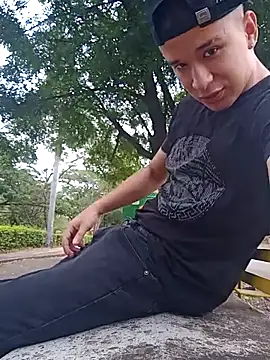 Snapshot of arevalo1124 chatting on September 2025 09:37:02 PM arevalo1124 online show from September 2025 09:37:02 PM