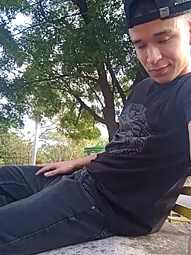 Snapshot of arevalo1124 chatting on September 2025 09:53:01 PM arevalo1124 online show from September 2025 09:53:01 PM