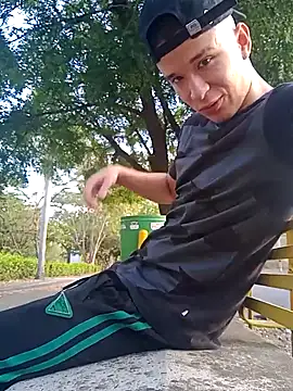 Snapshot of arevalo1124 chatting on October 2025 09:44:02 PM arevalo1124 online show from October 2025 09:44:02 PM