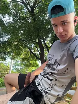 arevalo1124 online show from October 2025 09:47:02 PM