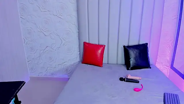 Snapshot of BlondieCutee chatting on March 2026 01:54:02 AM BlondieCutee online show from March 2026 01:54:02 AM