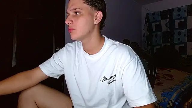 Snapshot of Thomas_May4rs chatting on November 2025 08:04:01 AM Thomas May4rs online show from November 2025 08:04:01 AM