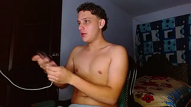 Snapshot of Thomas_May4rs chatting on November 2025 02:45:01 AM Thomas May4rs online show from November 2025 02:45:01 AM