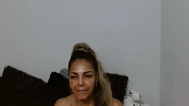 Lunasquirt1985 online show from January 2026 11:13:01 AM