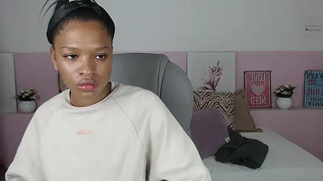 Snapshot of brendathompson_ chatting on February 2025 12:32:01 PM brendathompson online show from February 2025 12:32:01 PM