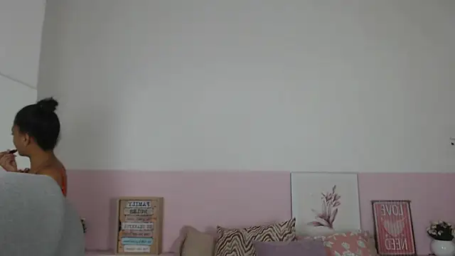 Snapshot of brendathompson_ chatting on February 2025 12:48:02 PM brendathompson online show from February 2025 12:48:02 PM