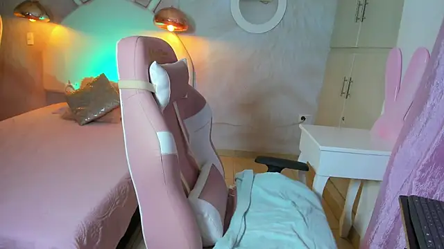 Snapshot of NAUGHTY_ALANA_ chatting on February 2025 03:24:02 PM NAUGHTY ALANA online show from February 2025 03:24:02 PM