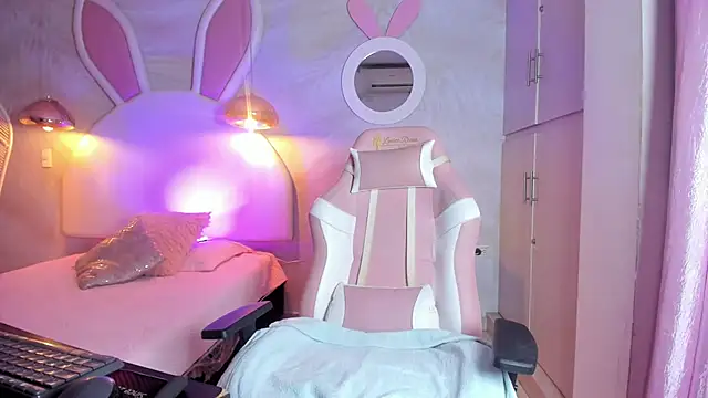 Snapshot of NAUGHTY_ALANA_ chatting on February 2025 01:42:02 PM NAUGHTY ALANA online show from February 2025 01:42:02 PM