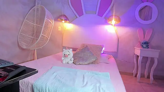 Snapshot of NAUGHTY_ALANA_ chatting on February 2025 07:53:01 PM NAUGHTY ALANA online show from February 2025 07:53:01 PM