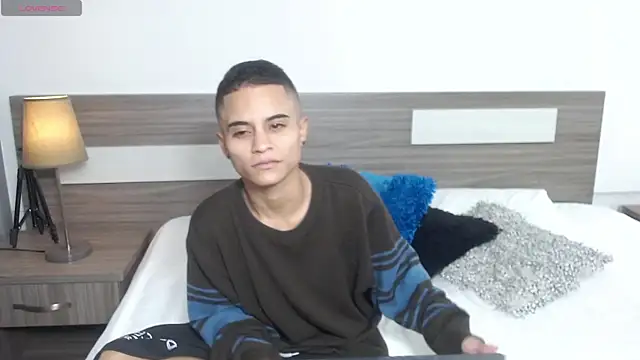 Liiamthompson online show from November 2025 10:48:01 AM